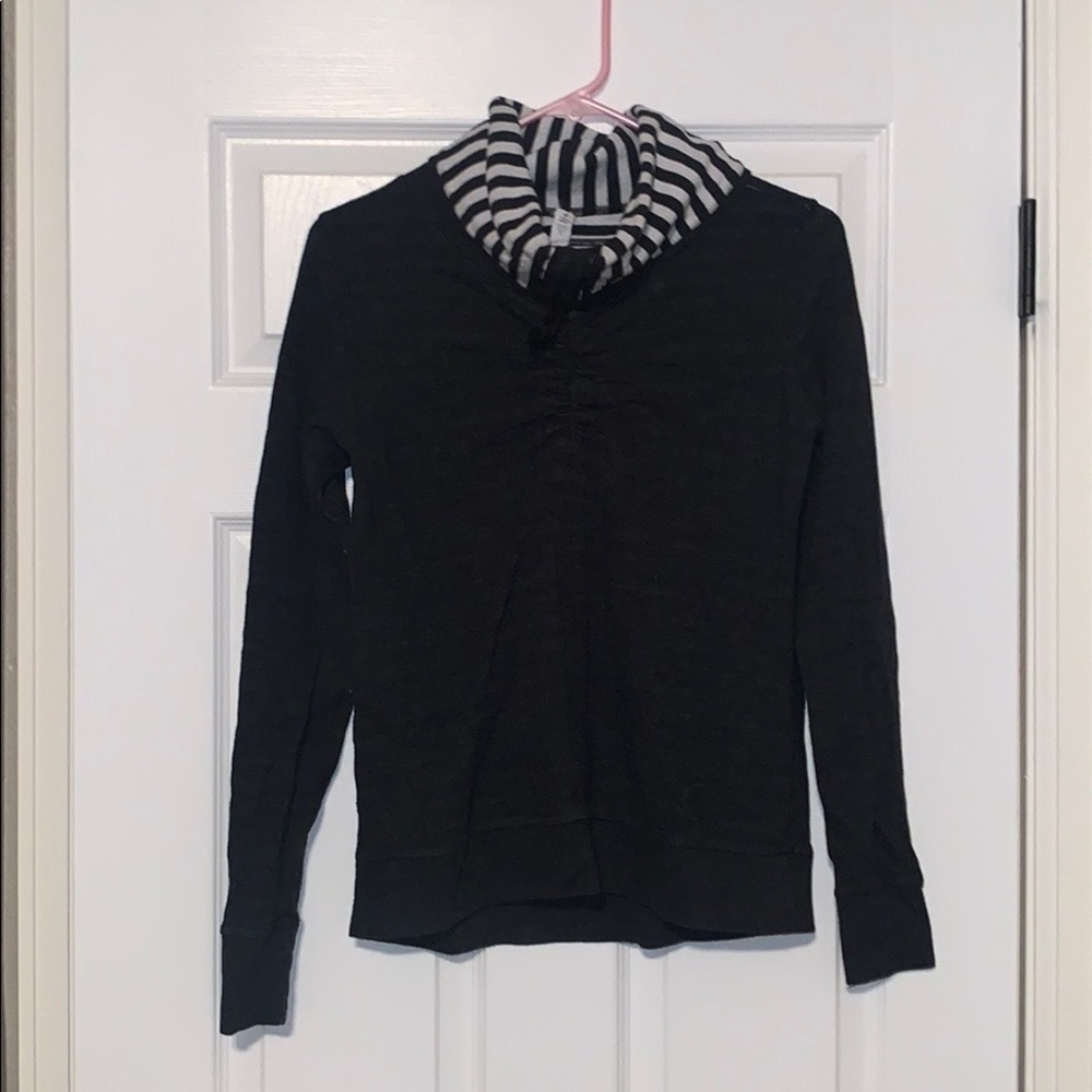 ❌sold❌Lululemon In A Cinch reversible hoodie - Picture 6 of 8